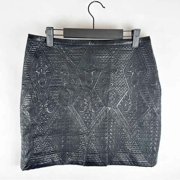 Black Textured Skirt | US Size Medium - Picture 1 of 7